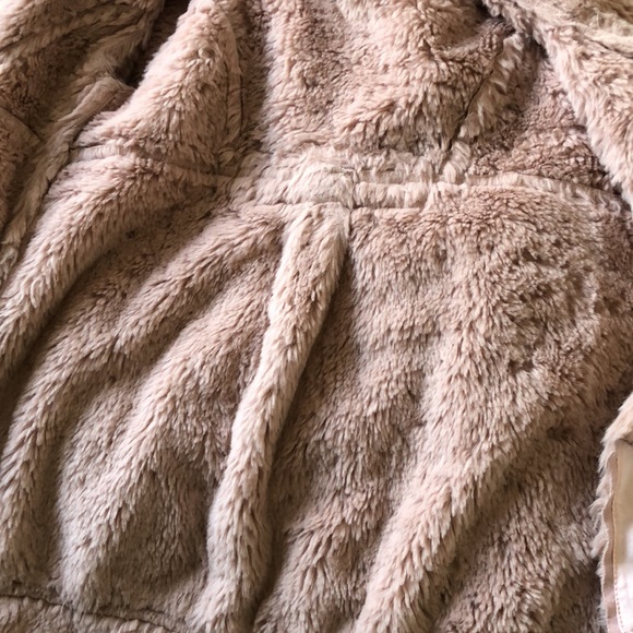 United colors of Benetton coat. - Picture 9 of 9